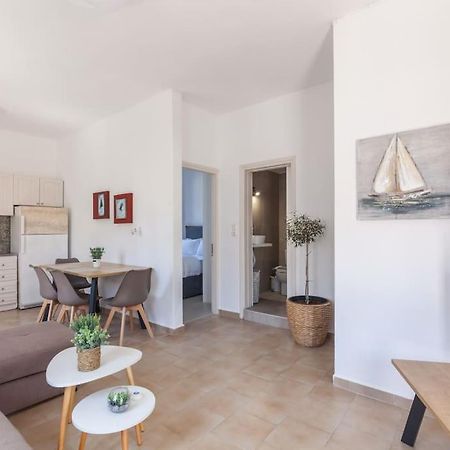Geo'S Lovely Two Bedroom Island Apartment Gouves Extérieur photo