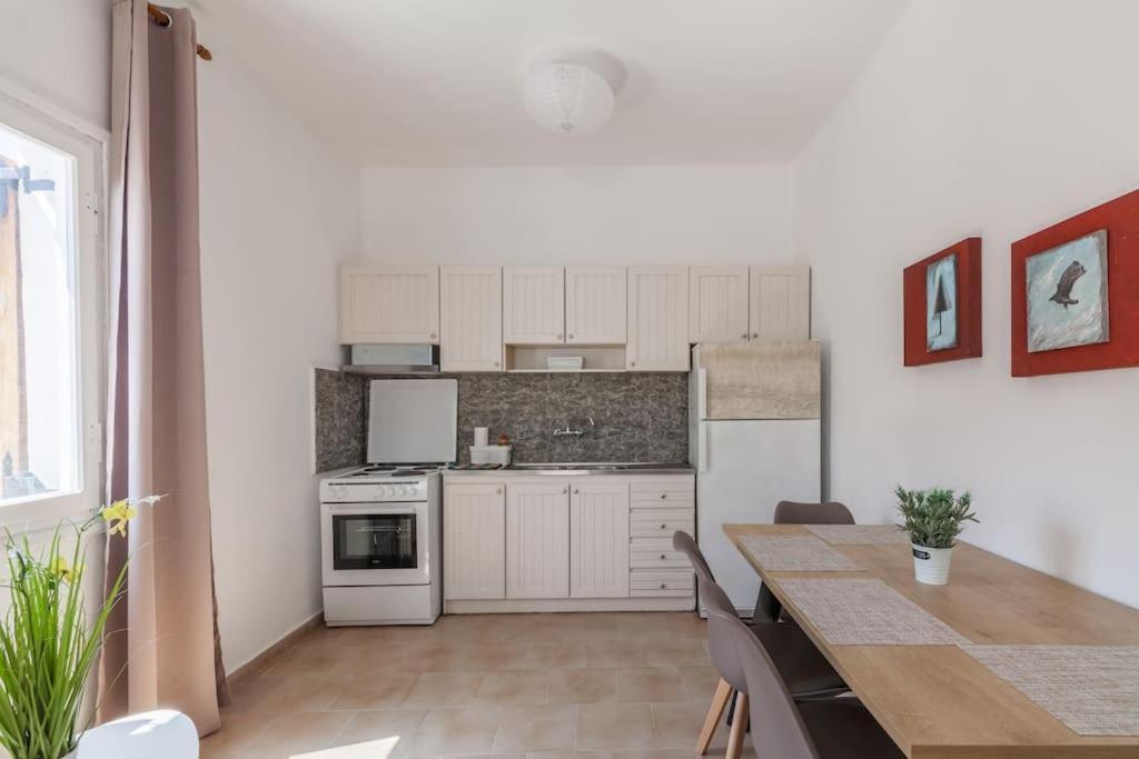 Geo'S Lovely Two Bedroom Island Apartment Gouves Extérieur photo