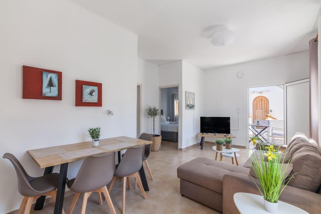 Geo'S Lovely Two Bedroom Island Apartment Gouves Extérieur photo