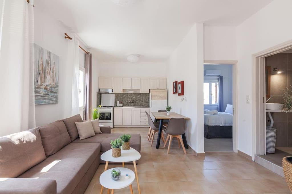 Geo'S Lovely Two Bedroom Island Apartment Gouves Extérieur photo