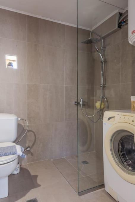 Geo'S Lovely Two Bedroom Island Apartment Gouves Extérieur photo