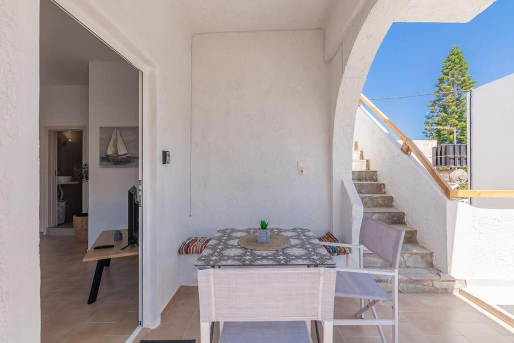 Geo'S Lovely Two Bedroom Island Apartment Gouves Extérieur photo