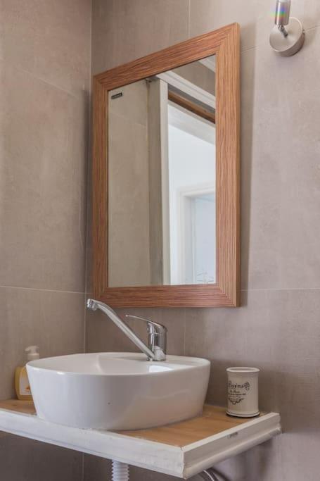 Geo'S Lovely Two Bedroom Island Apartment Gouves Extérieur photo