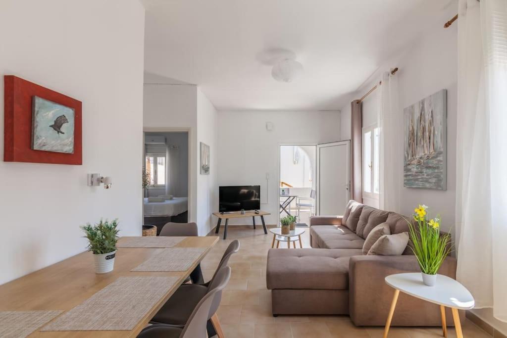 Geo'S Lovely Two Bedroom Island Apartment Gouves Extérieur photo
