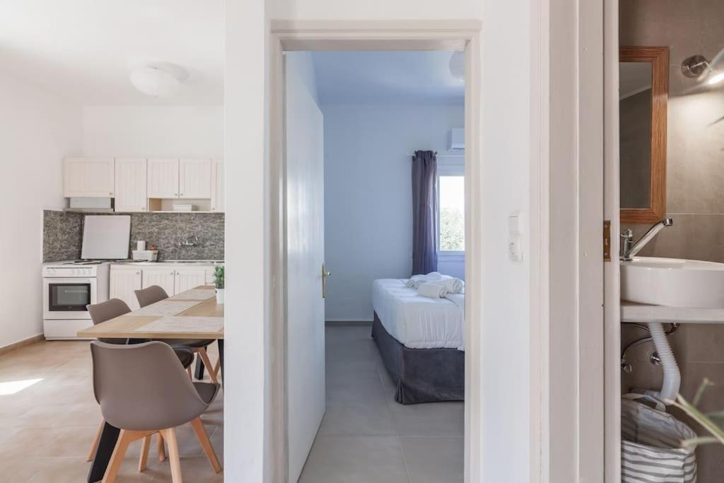 Geo'S Lovely Two Bedroom Island Apartment Gouves Extérieur photo