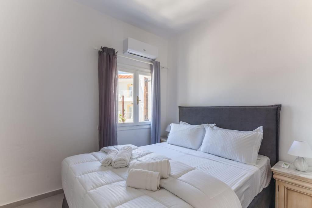 Geo'S Lovely Two Bedroom Island Apartment Gouves Extérieur photo